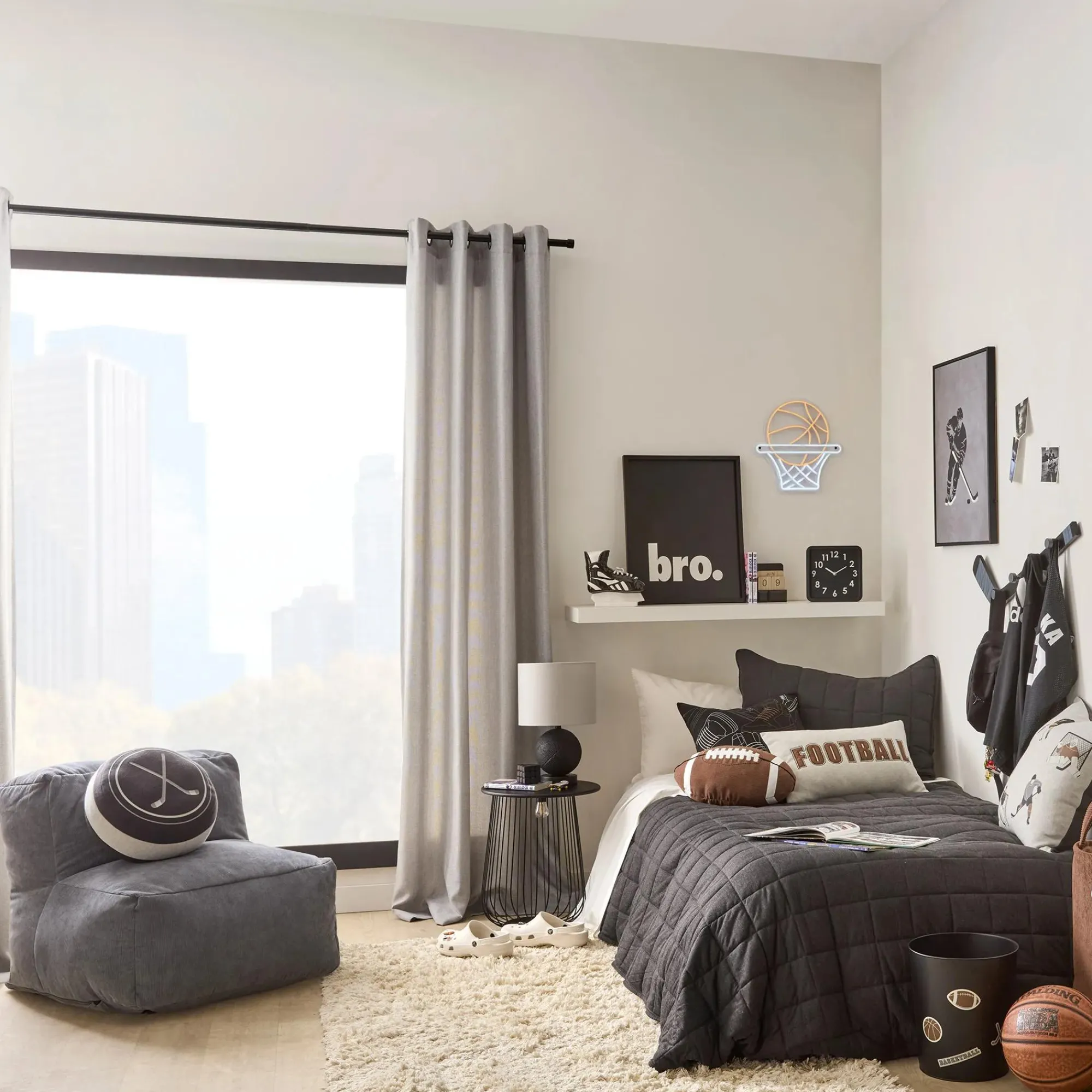 Discount Bouclair Black Basketball Table Lamp