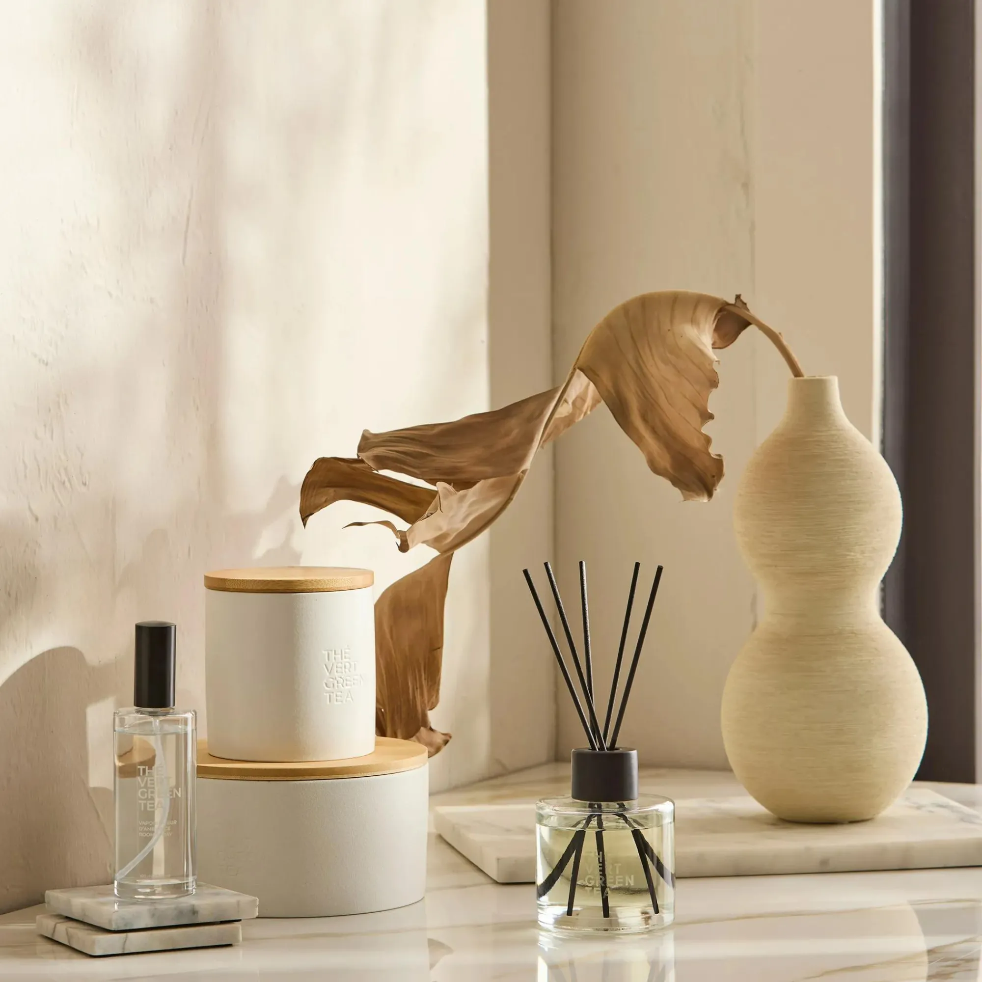 Discount Bouclair Green Tea Candle with Wooden Lid