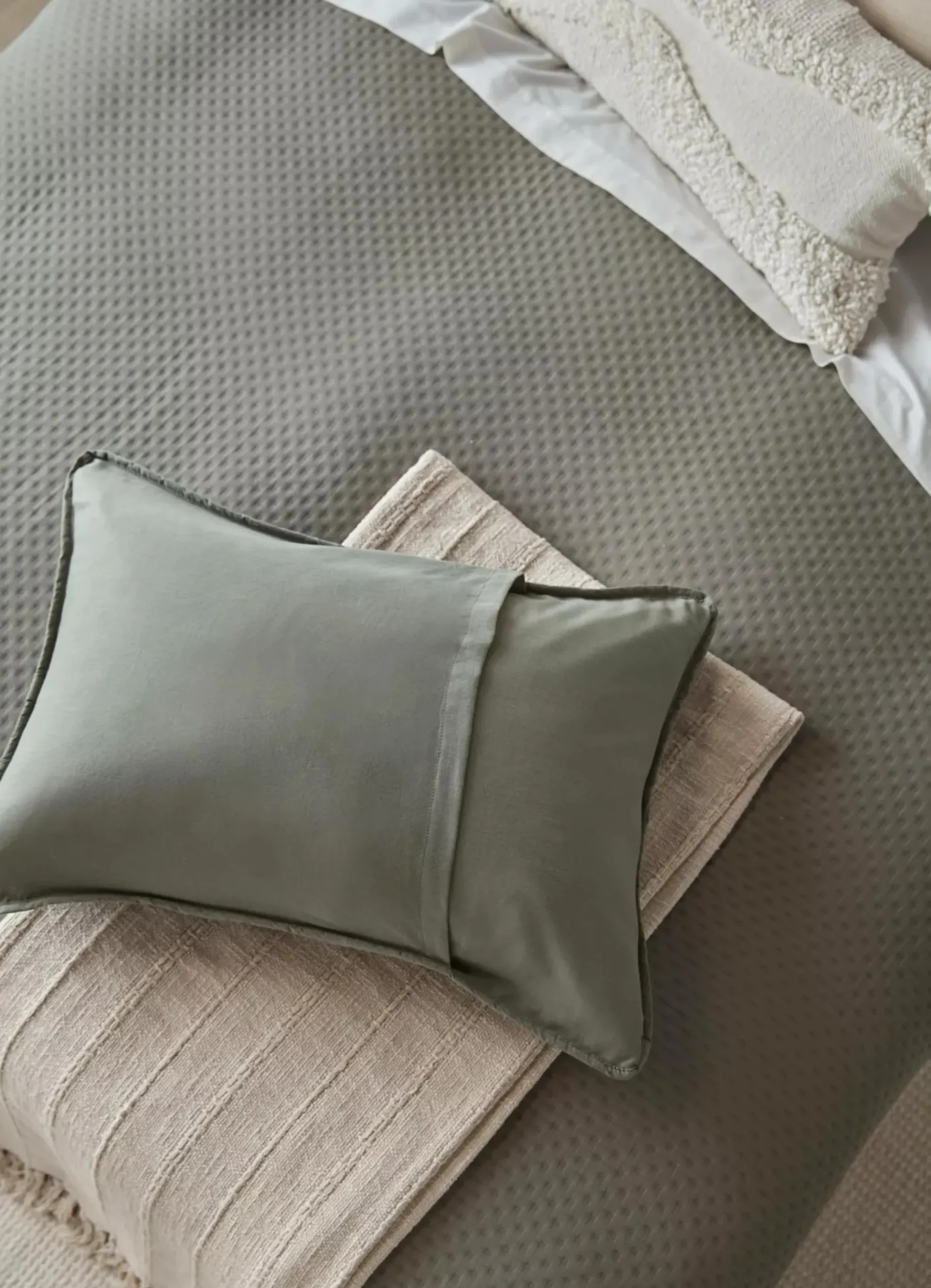 Outlet Bouclair Green Nash Collection - 3-Piece Coverlet Set