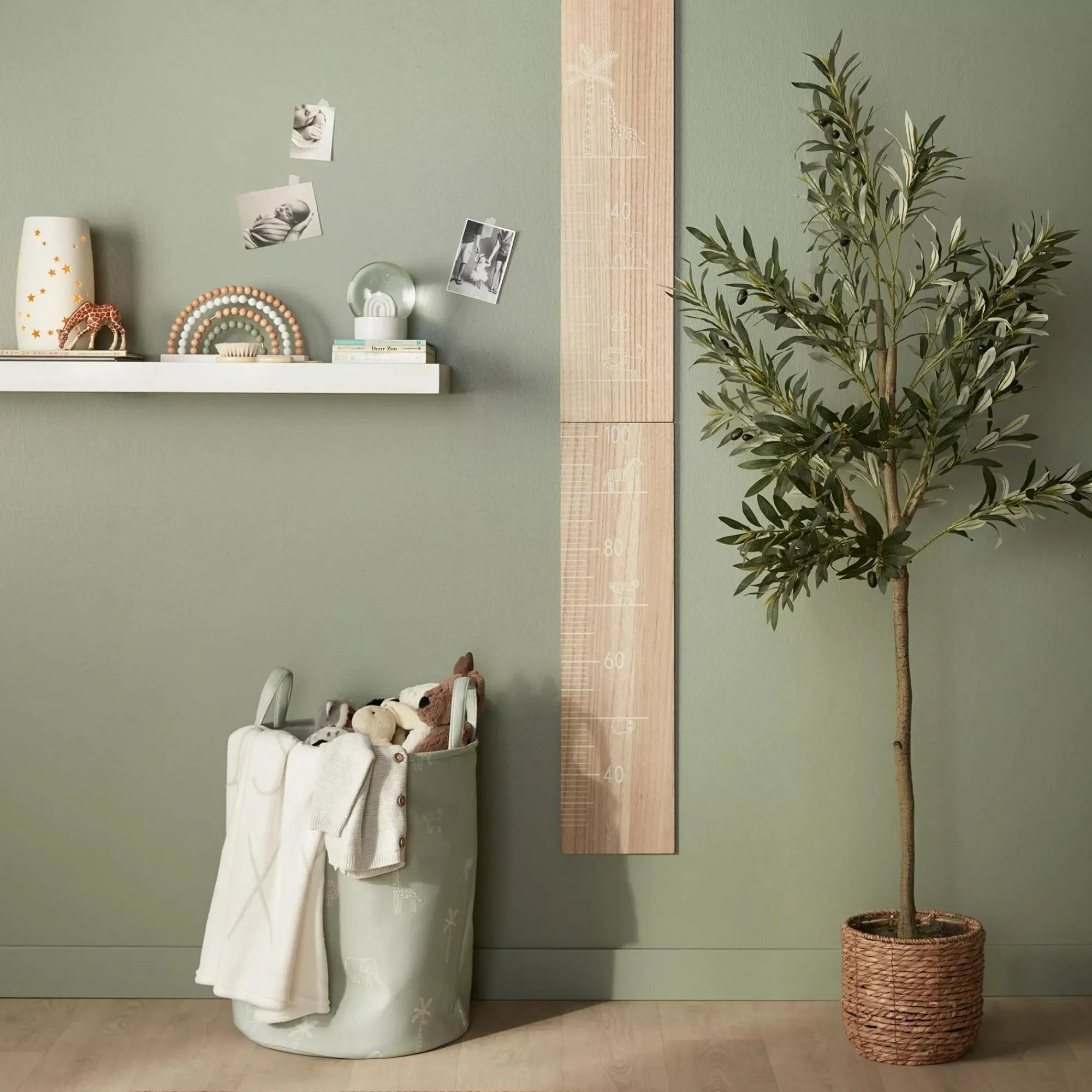 Hot Bouclair Height Measuring Wall Chart