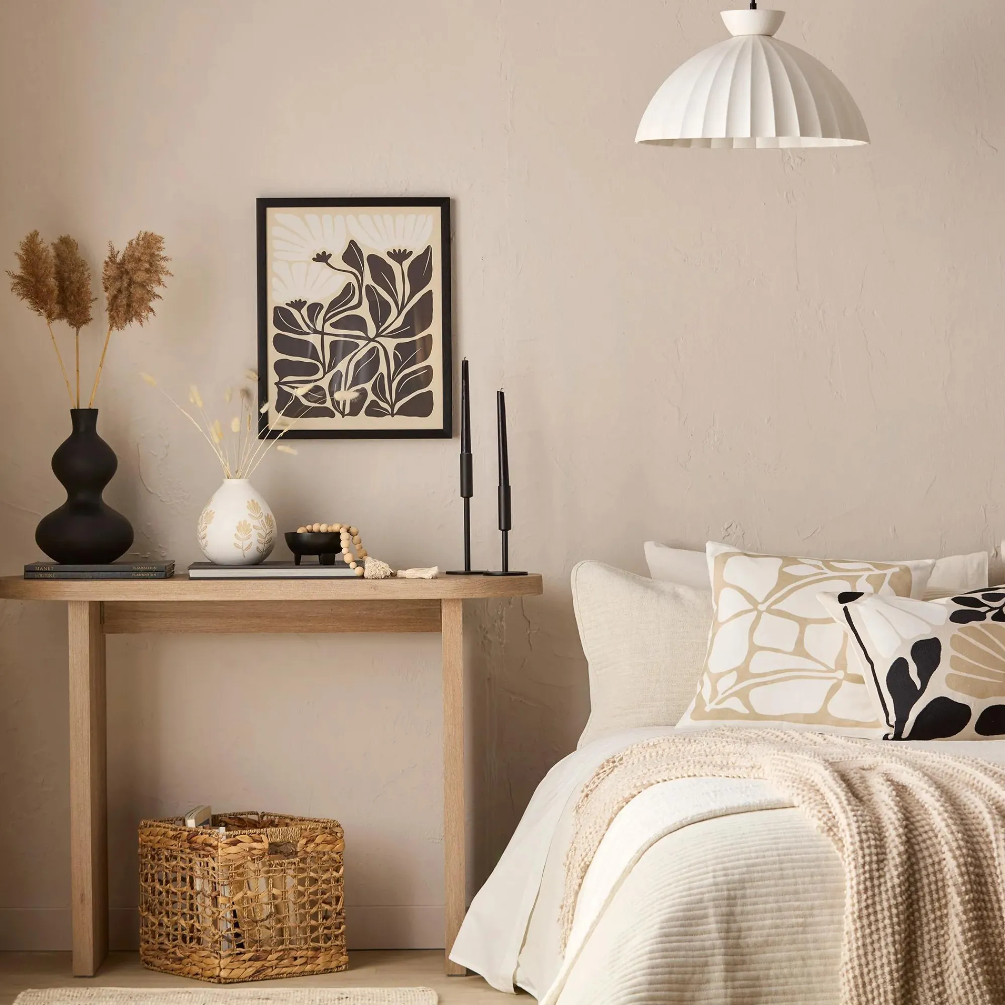 Discount Bouclair Modern Candle Holder in Black Metal