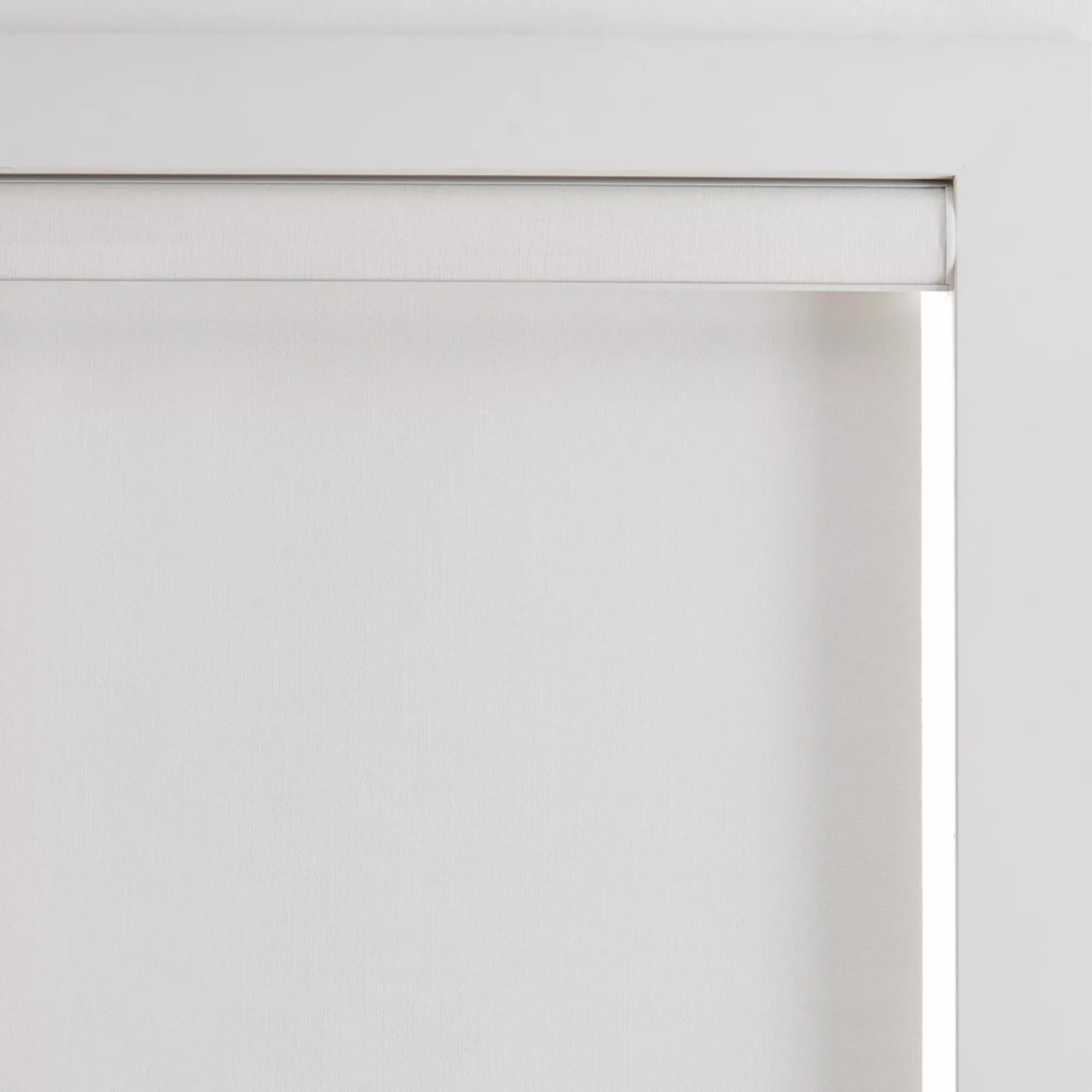 Outlet Bouclair Off White Chita Cordless Blackout Roller Shade