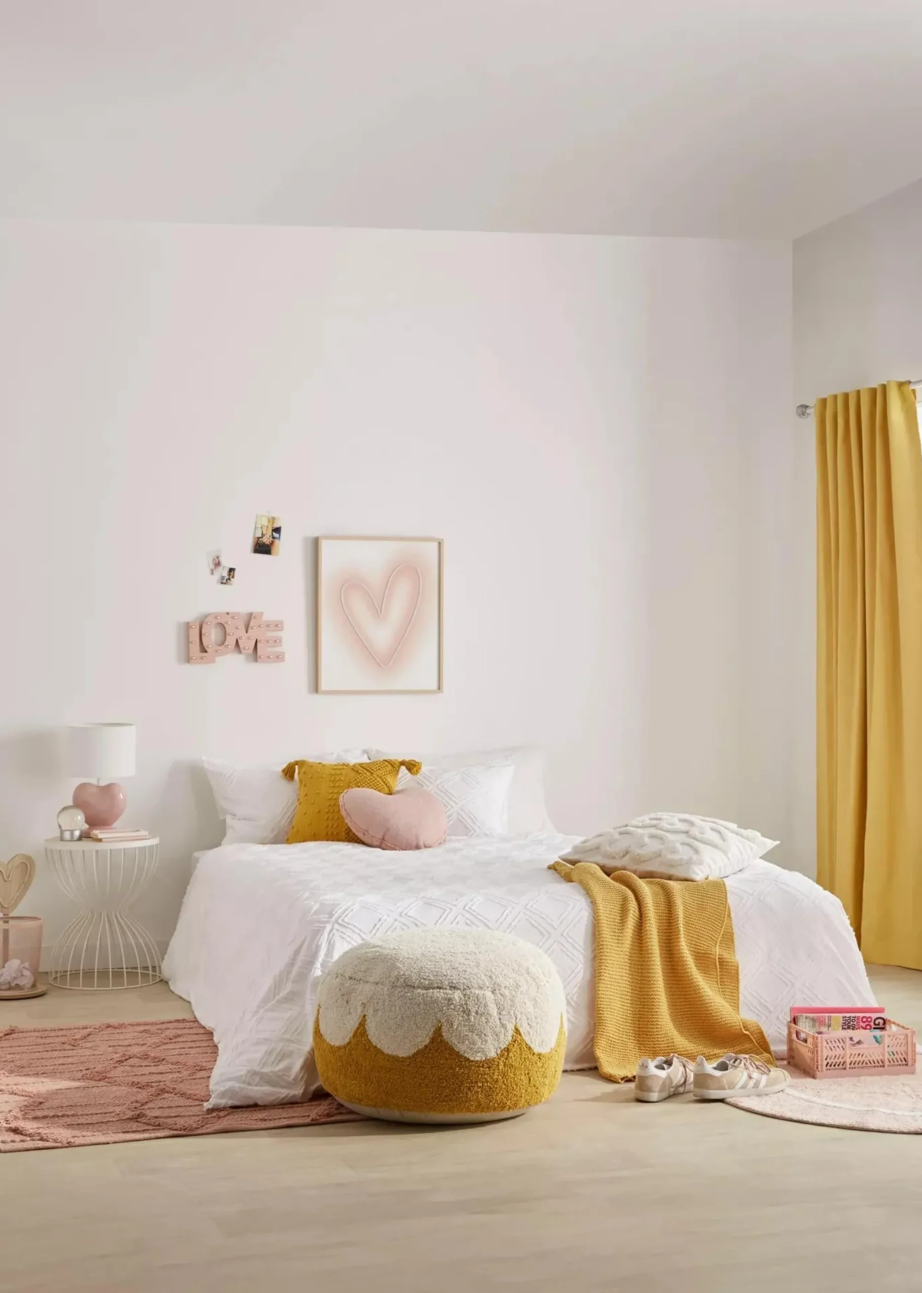 Clearance Bouclair Pink Heart Shaped Table Lamp