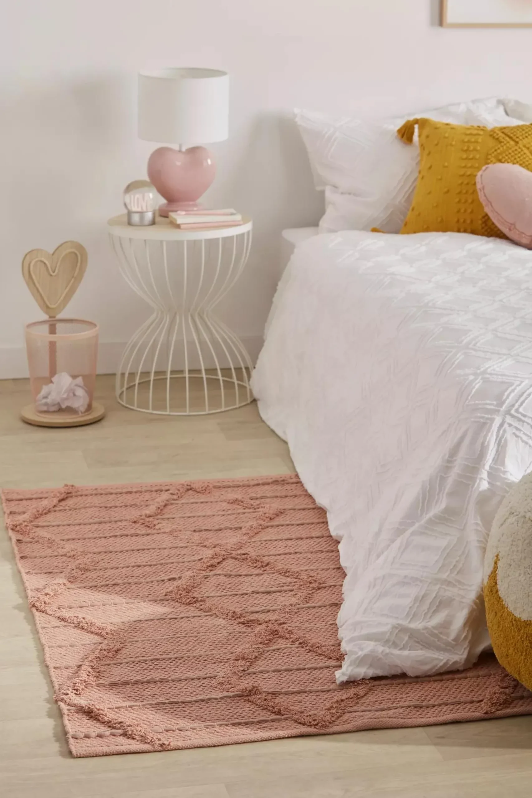 Clearance Bouclair Pink Heart Shaped Table Lamp