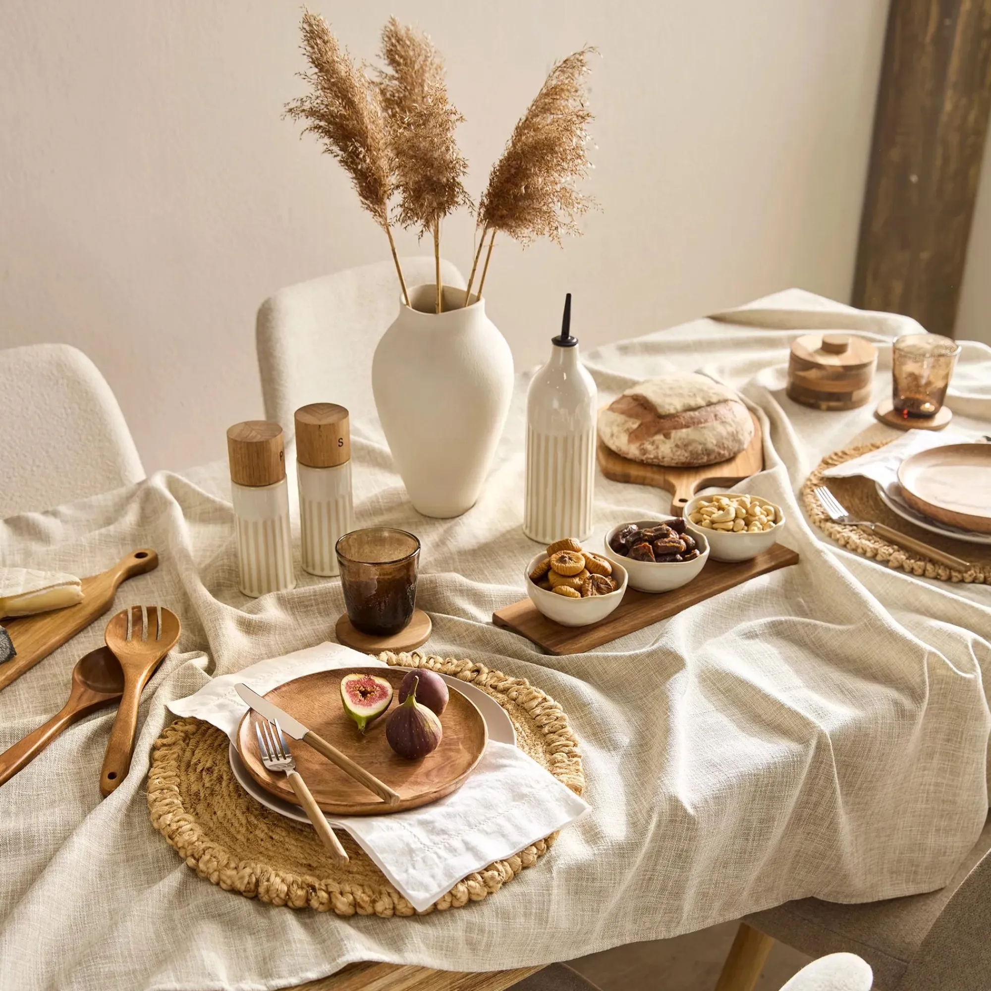 New Bouclair Round Natural Fiber Placemat