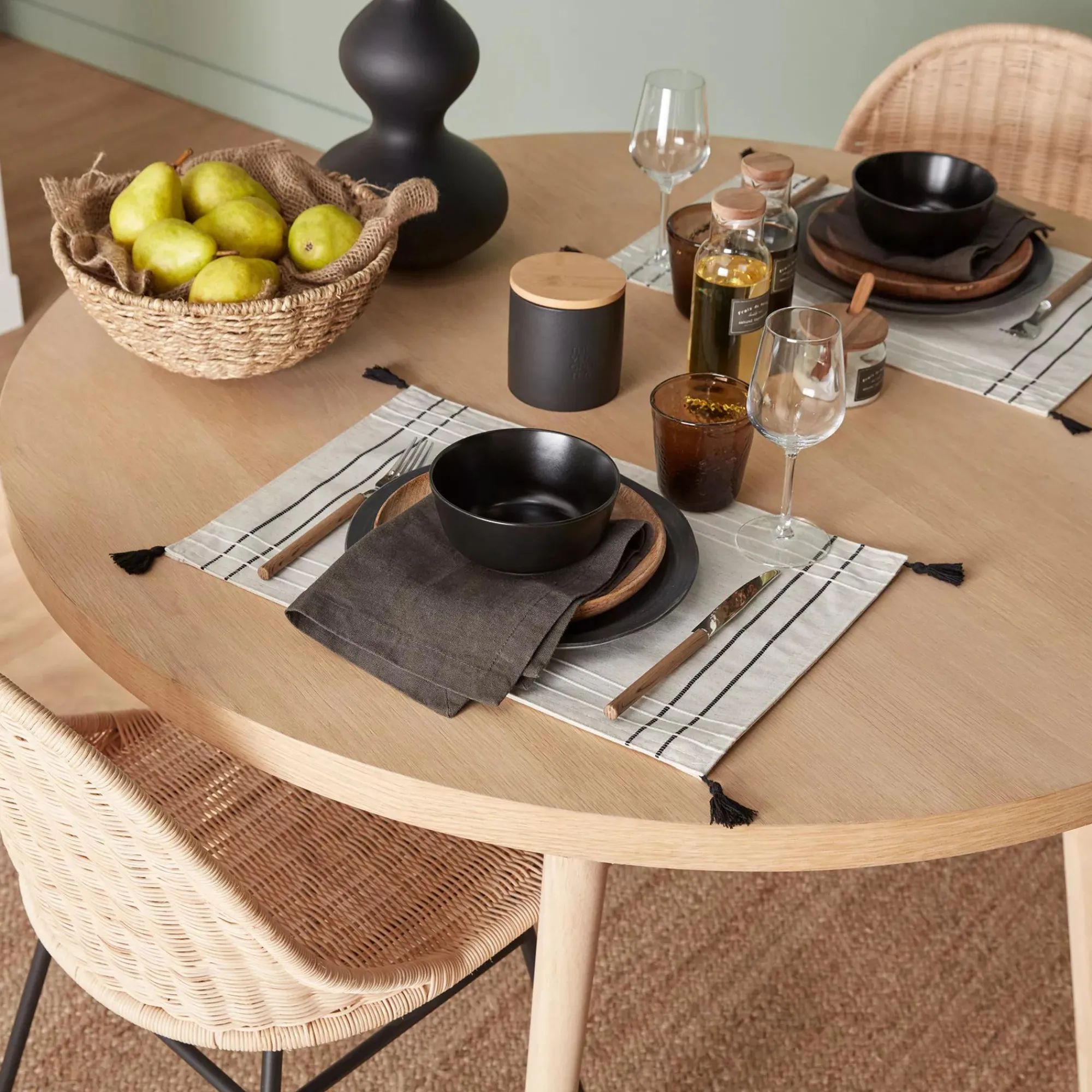 New Bouclair Set of 4 Fabric Placemats with Tassels