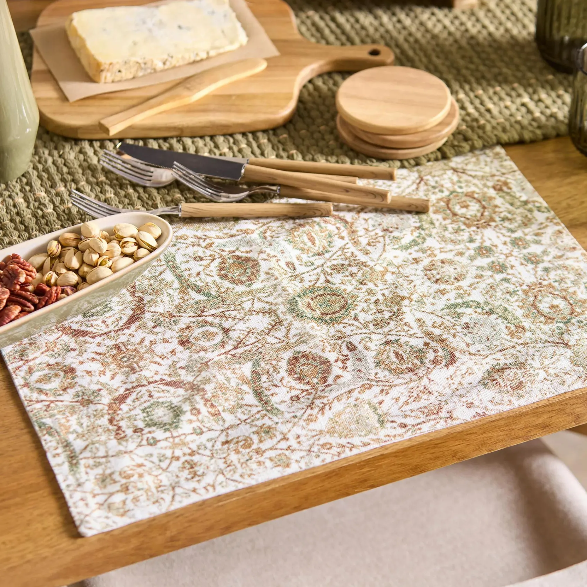 New Bouclair Set of 2 Pattern Placemats