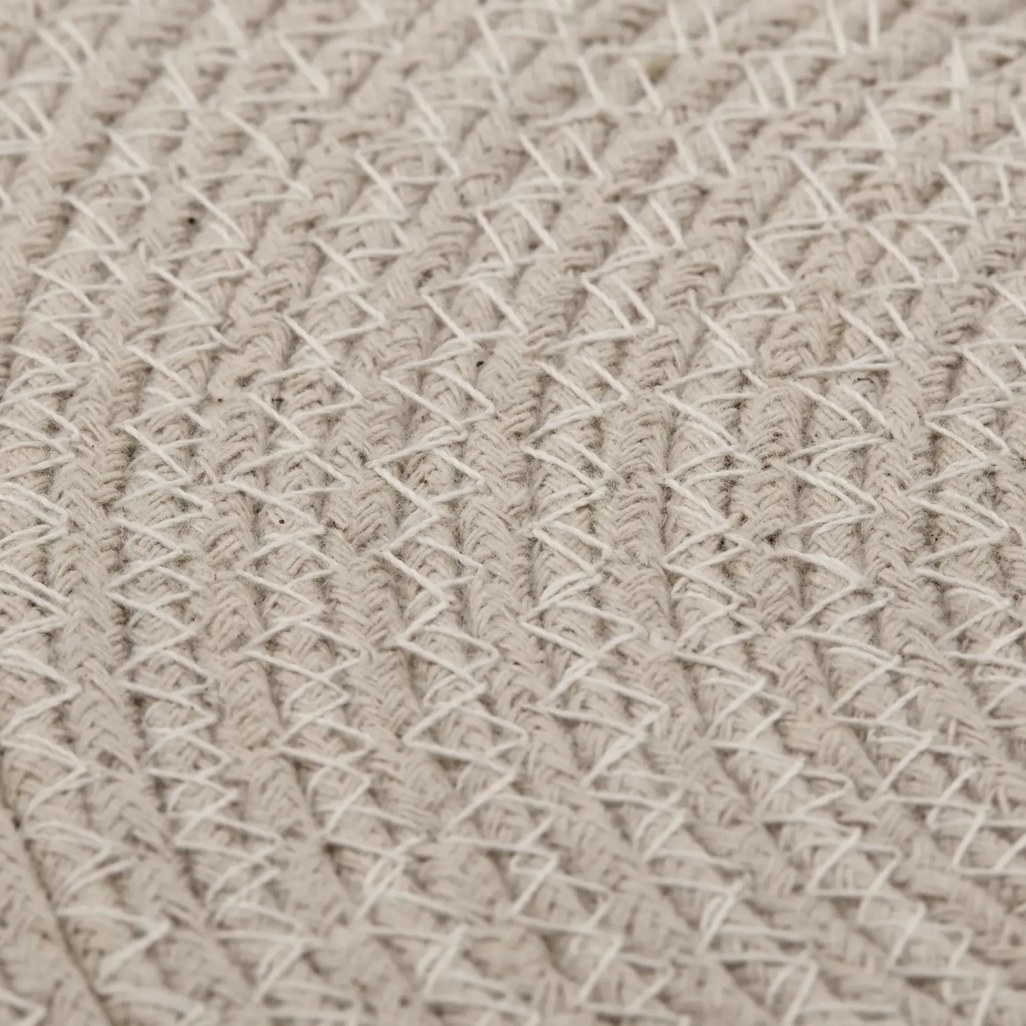 Hot Bouclair Set of 2 Round Placemats