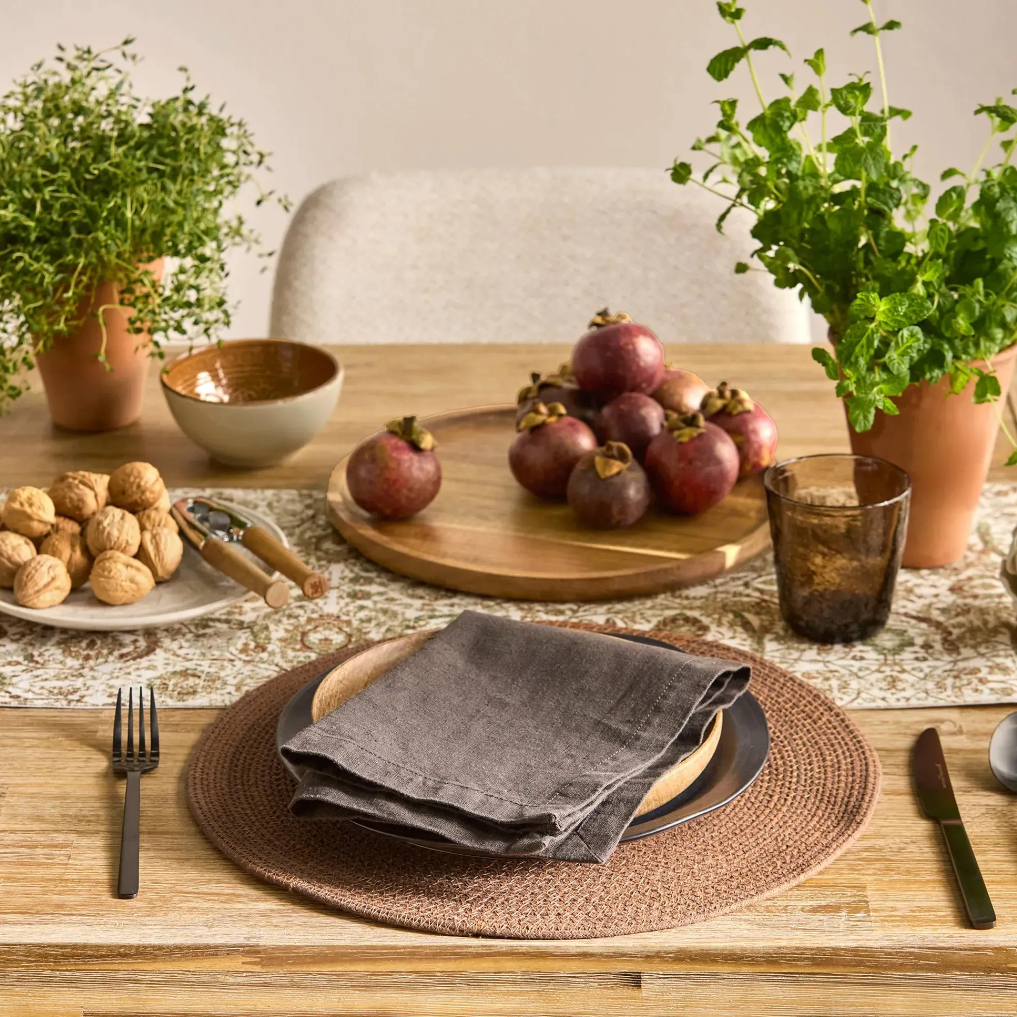 Hot Bouclair Set of 2 Round Placemats