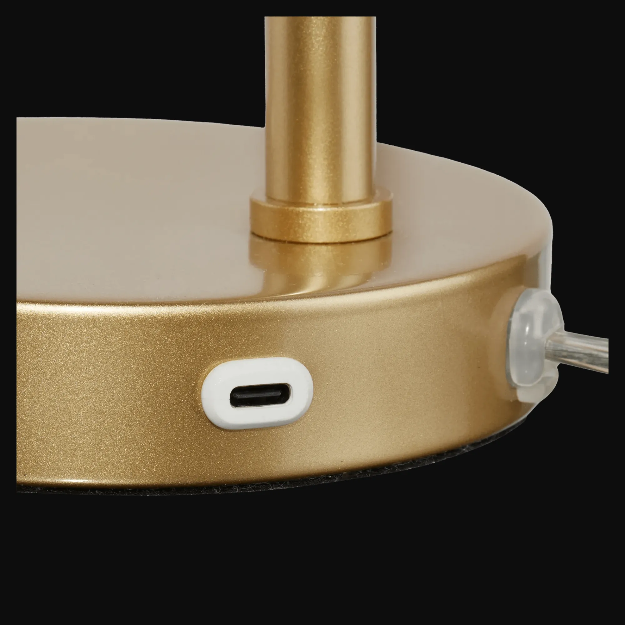 New Bouclair Table Lamp with USB-C Charger