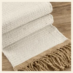 Hot Bouclair Table Runner