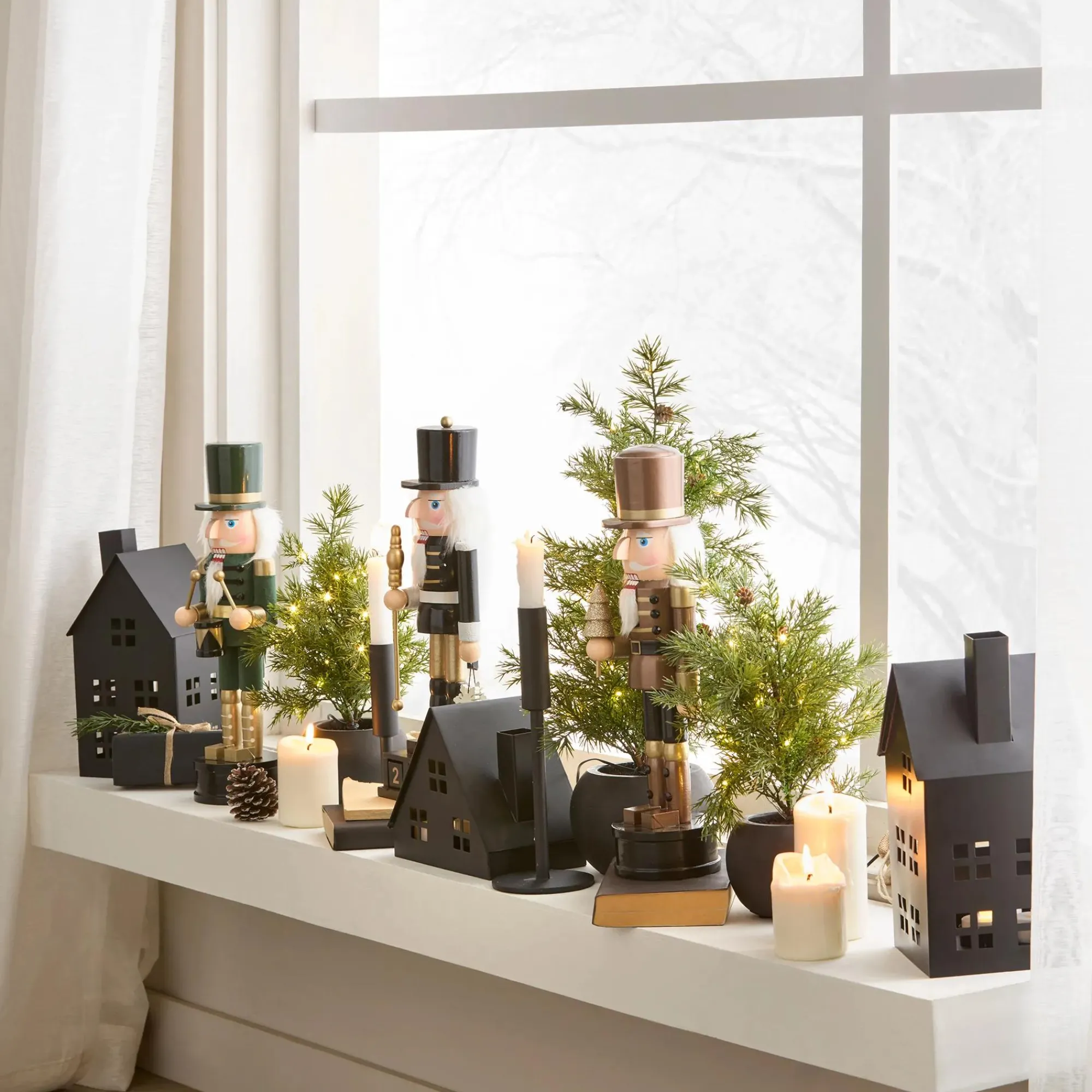 Sale Bouclair Triangle Metallic Decorative House