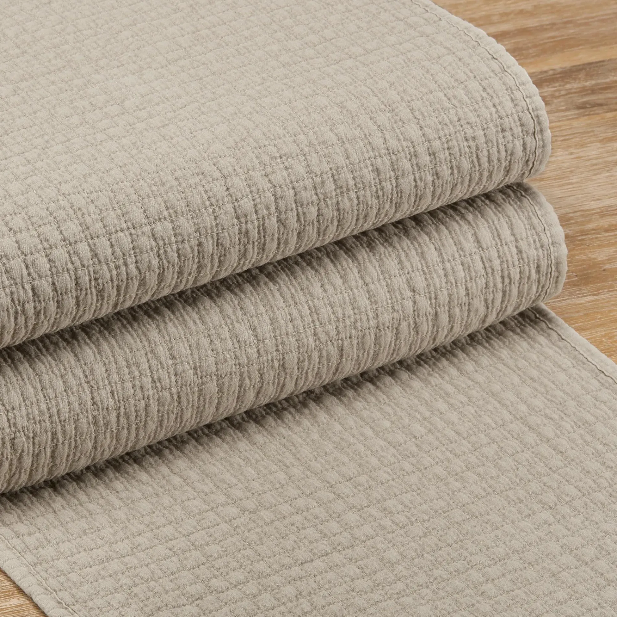 Sale Bouclair Waffle Table Runner