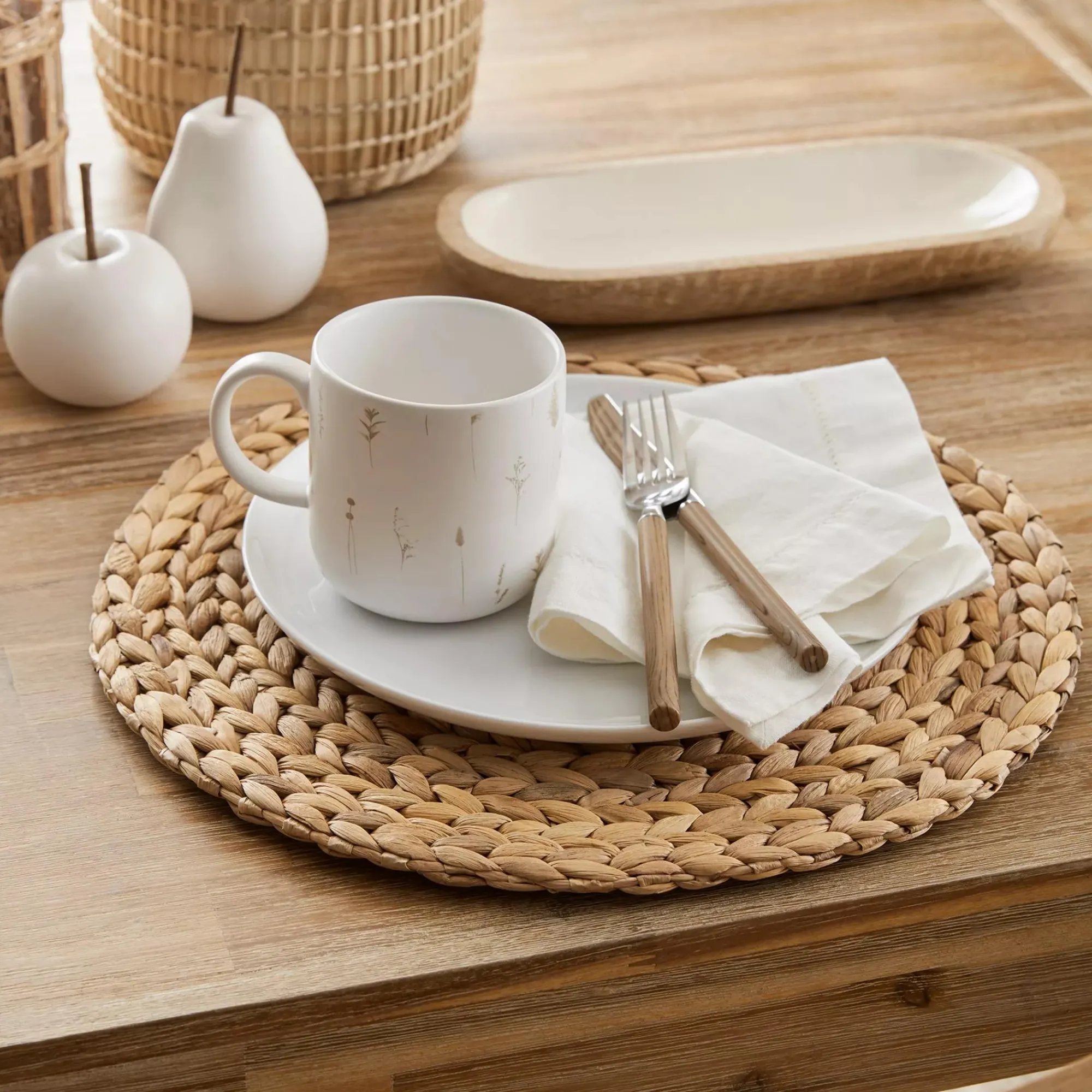 New Bouclair Water Hyacinth Round Placemat